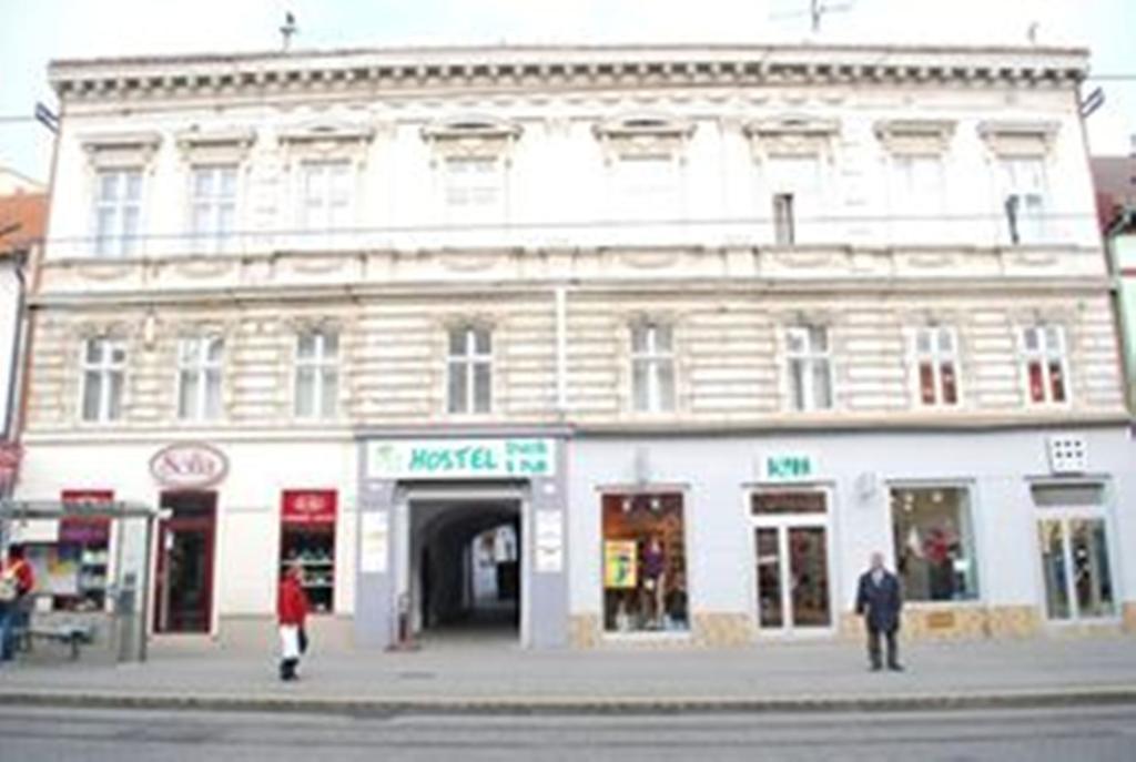 Hyde Park Hostel Братислава Екстериор снимка