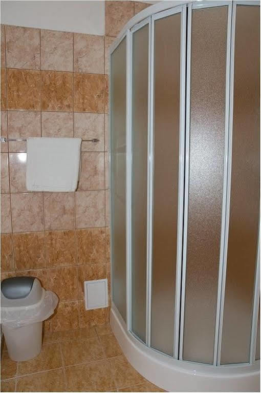 Hyde Park Hostel Братислава Екстериор снимка